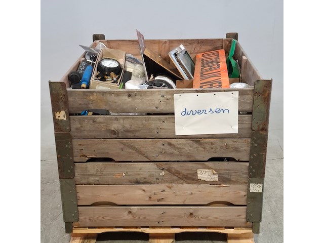Diverse bedrijfsmiddelen en gereedschap - afbeelding 1 van  16