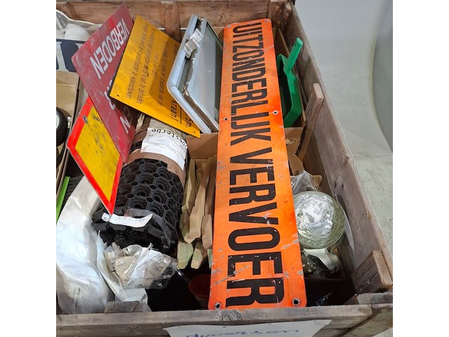 Diverse bedrijfsmiddelen en gereedschap - afbeelding 12 van  16