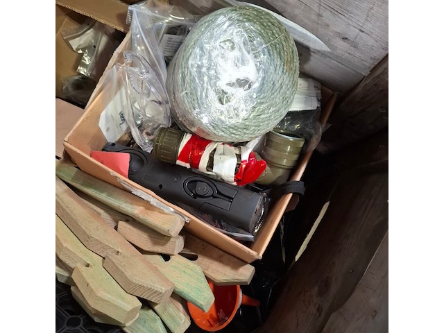 Diverse bedrijfsmiddelen en gereedschap - afbeelding 13 van  16