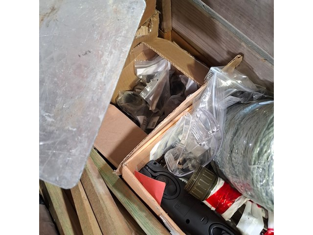 Diverse bedrijfsmiddelen en gereedschap - afbeelding 16 van  16