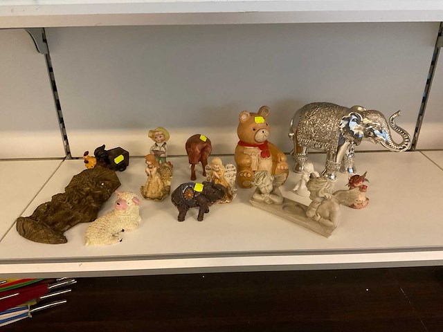Diverse beeldjes - afbeelding 1 van  4