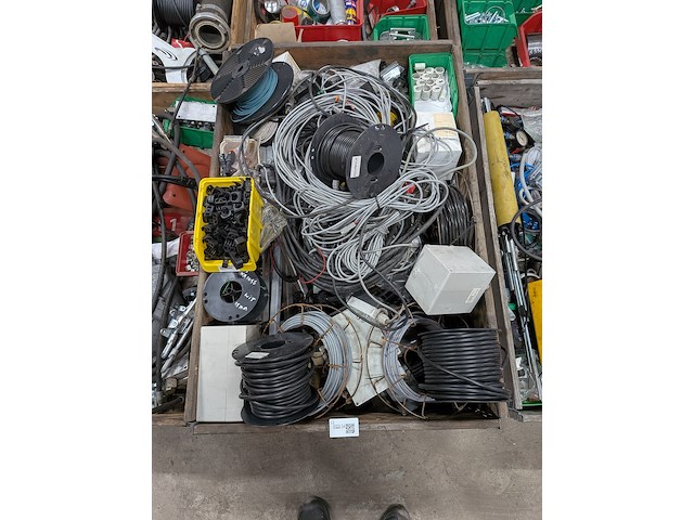 Diverse bekabeling en bedieningskasten - afbeelding 1 van  15