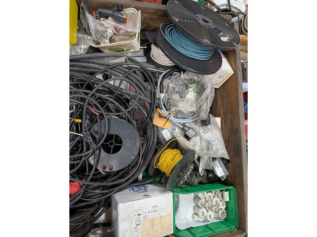 Diverse bekabeling en bedieningskasten - afbeelding 14 van  15