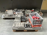 Diverse bekabeling, groepenkasten en elektramateriaal - afbeelding 2 van  4