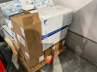 Diverse beschermingsmiddelen en schoonmaakgerei - afbeelding 16 van  16