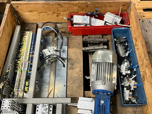 Diverse besturings / elektra en onderdelen - afbeelding 2 van  6