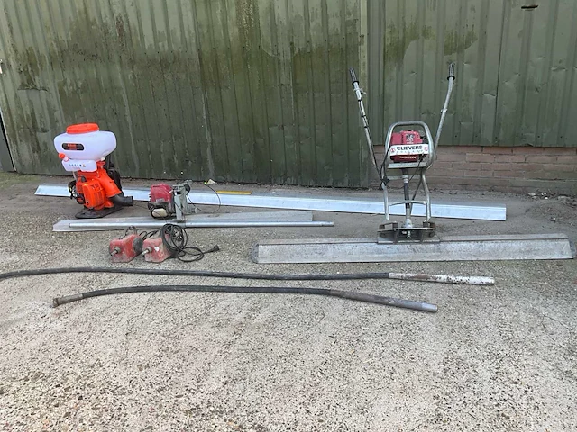 Diverse betonbewerkingmachines - afbeelding 1 van  10