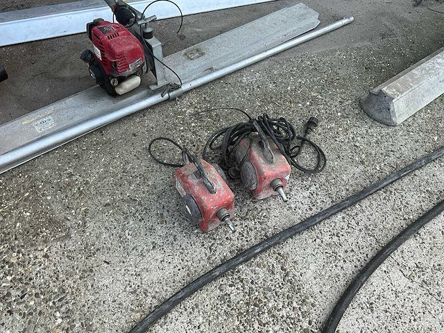 Diverse betonbewerkingmachines - afbeelding 7 van  10