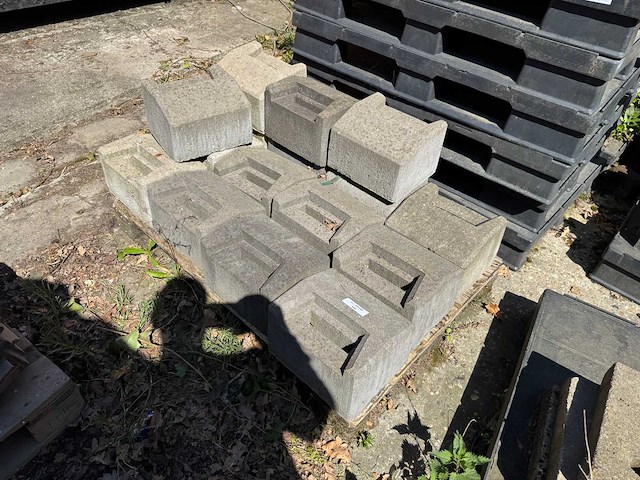 Diverse betonnen artikelen - overige beton toebehoren - afbeelding 1 van  6