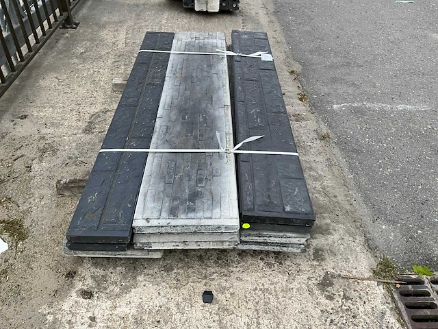 Diverse betonplaat (12x) - afbeelding 1 van  4