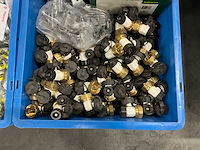 Diverse beugels en installatiemateriaal - afbeelding 2 van  9