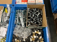 Diverse beugels en installatiemateriaal - afbeelding 3 van  9
