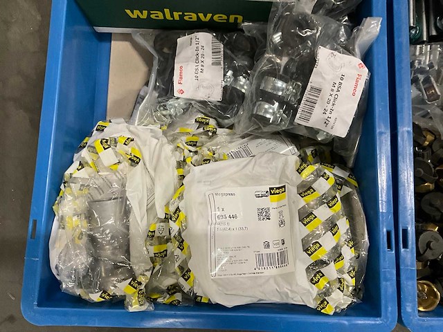 Diverse beugels en installatiemateriaal - afbeelding 4 van  9