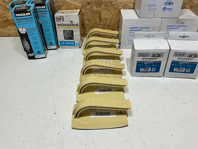 Diverse bevestigingsmaterialen (17x) - afbeelding 8 van  11