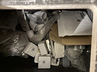 Diverse bevestigingsmaterialen en sanitair producten op pallet. - afbeelding 5 van  6