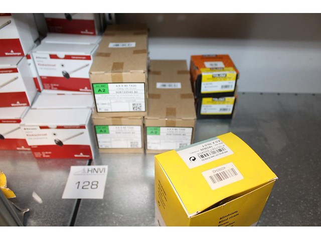 Diverse bevestigingsmaterialen op schap w.o. schroeven, ankers, rivetten enz. - afbeelding 2 van  4