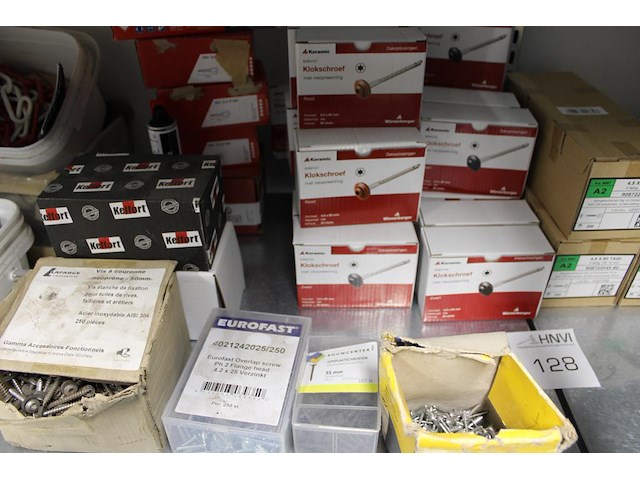 Diverse bevestigingsmaterialen op schap w.o. schroeven, ankers, rivetten enz. - afbeelding 3 van  4