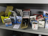 Diverse bevestigingsmaterialen w.o. bouten, pluggen, spijkers en moeren - afbeelding 1 van  2