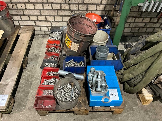 Diverse bevestigingsmaterialen - afbeelding 1 van  4