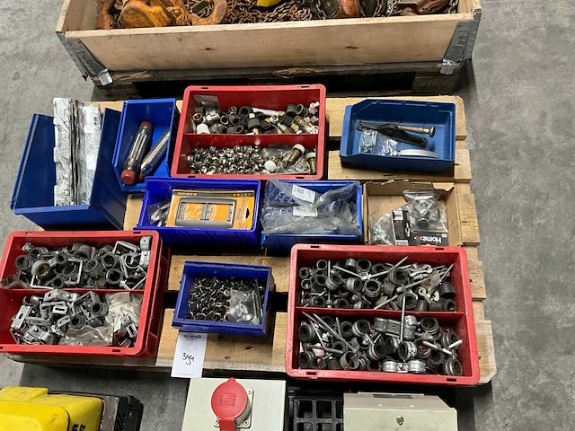 Diverse bevestigingsmaterialen - afbeelding 1 van  6