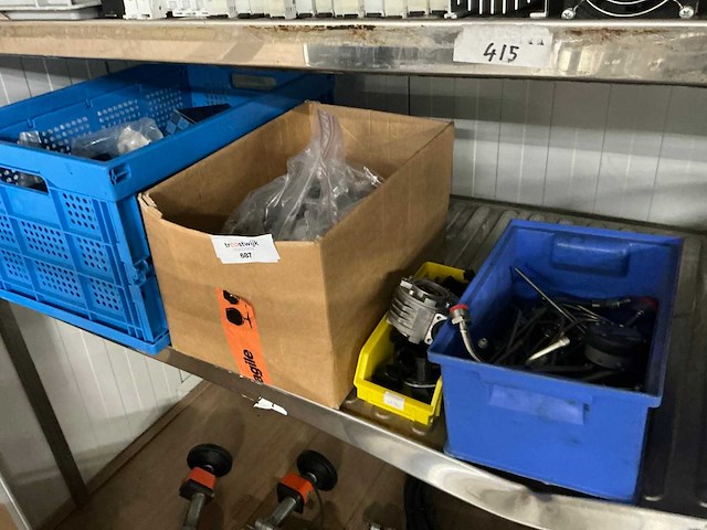 Diverse bevestigingsmaterialen - afbeelding 1 van  4