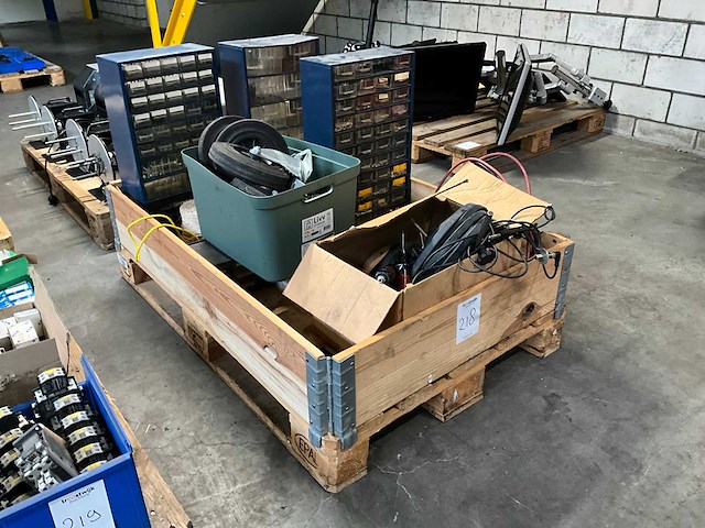 Diverse bevestigingsmaterialen - afbeelding 1 van  7