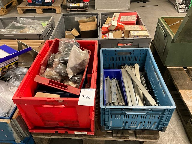 Diverse bevestigingsmaterialen - afbeelding 1 van  4