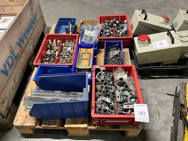 Diverse bevestigingsmaterialen - afbeelding 1 van  5