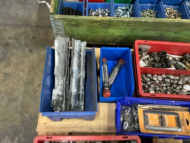 Diverse bevestigingsmaterialen - afbeelding 2 van  5