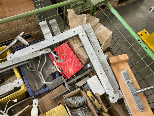 Diverse bevestigingsmaterialen - afbeelding 1 van  2