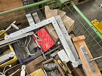 Diverse bevestigingsmaterialen - afbeelding 1 van  2