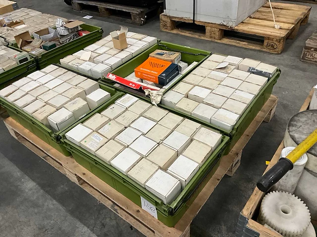Diverse bevestigingsmaterialen - afbeelding 2 van  2