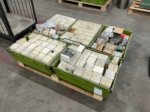 Diverse bevestigingsmaterialen - afbeelding 1 van  9