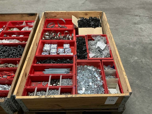 Diverse bevestigingsmaterialen - afbeelding 1 van  6
