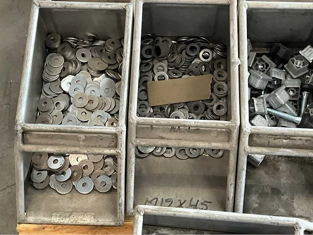 Diverse bevestigingsmaterialen - afbeelding 2 van  5