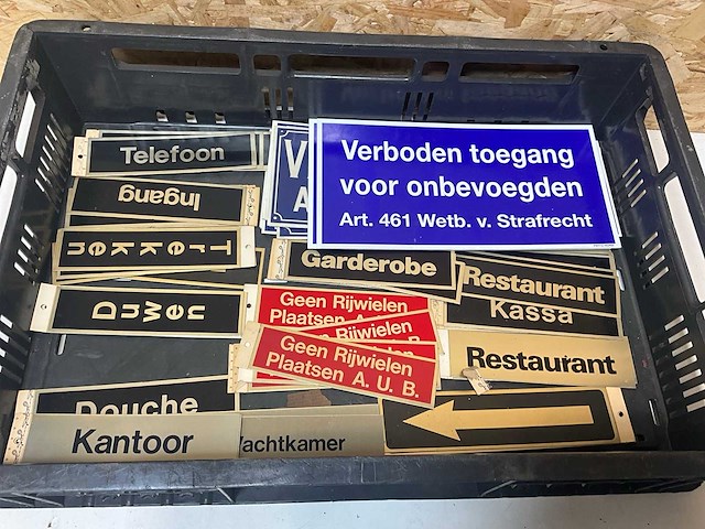 Diverse bewegwijzering (40x) - afbeelding 1 van  1