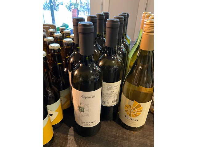 Diverse bier en wijnen - afbeelding 6 van  10