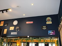 Diverse bier gerelateerde metalen borden 10 stuks en hoed. - afbeelding 1 van  4