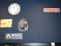 Diverse bier gerelateerde metalen borden 10 stuks en hoed. - afbeelding 3 van  4