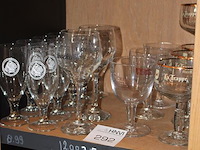 Diverse bierglazen op schap 19 stuks. - afbeelding 2 van  2