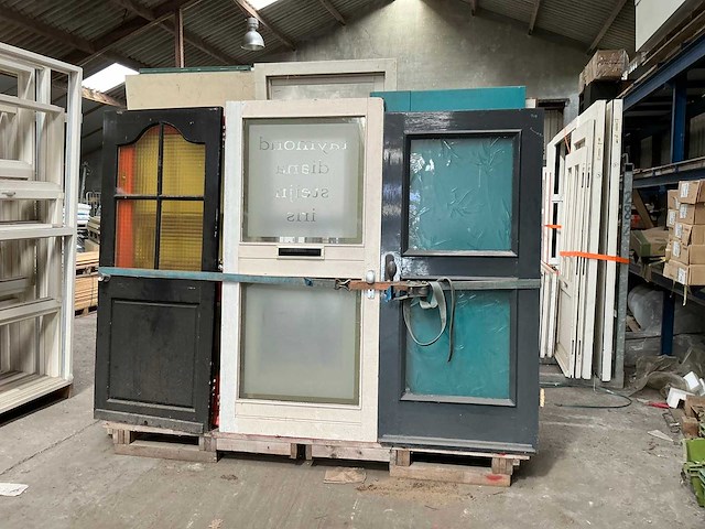 Diverse binnendeuren en buitendeuren (13x) - afbeelding 1 van  5