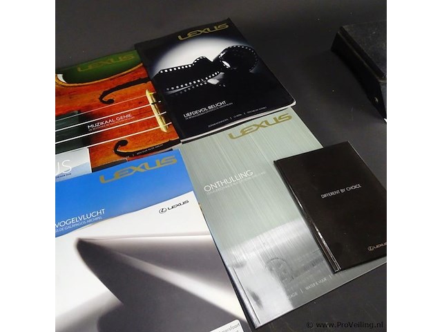 Diverse bladen lexus - afbeelding 3 van  5