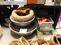 Diverse bloem gerelateerde gereedschappen en hulpmiddelen o.a. tangen, opstekers etc. - afbeelding 1 van  2