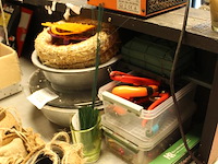 Diverse bloem gerelateerde gereedschappen en hulpmiddelen o.a. tangen, opstekers etc. - afbeelding 2 van  2