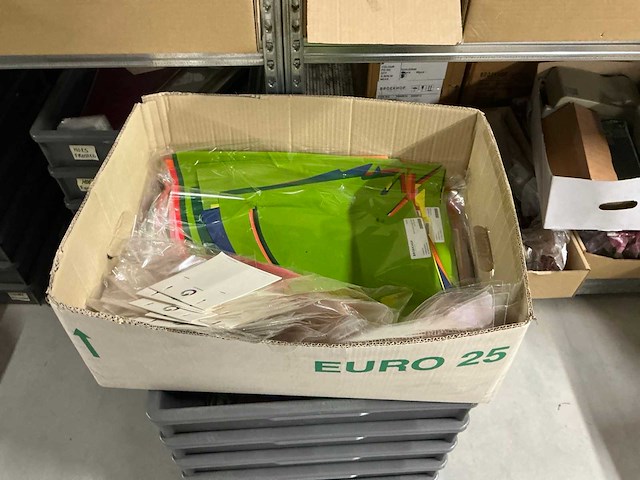 Diverse bloemisterijbenodigdheden - afbeelding 3 van  26