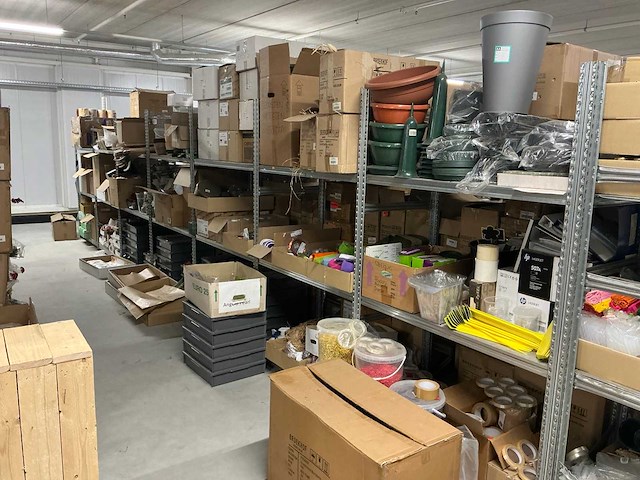 Diverse bloemisterijbenodigdheden - afbeelding 1 van  26