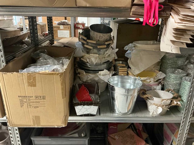 Diverse bloemisterijbenodigdheden - afbeelding 13 van  26