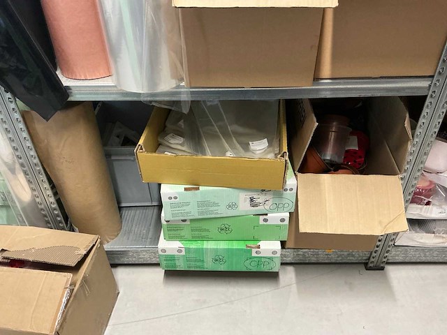 Diverse bloemisterijbenodigdheden - afbeelding 18 van  26