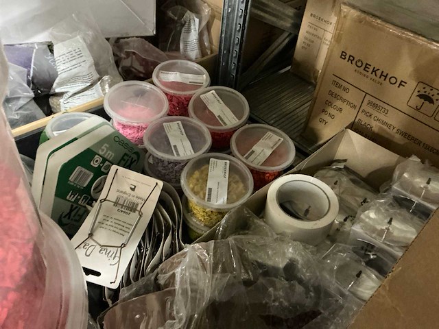 Diverse bloemisterijbenodigdheden - afbeelding 22 van  26