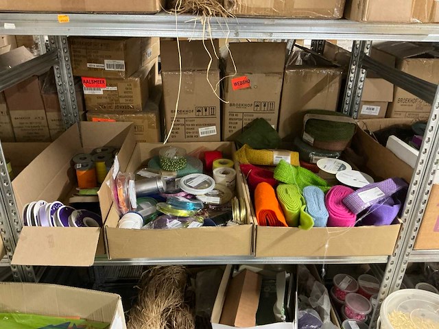 Diverse bloemisterijbenodigdheden - afbeelding 25 van  26